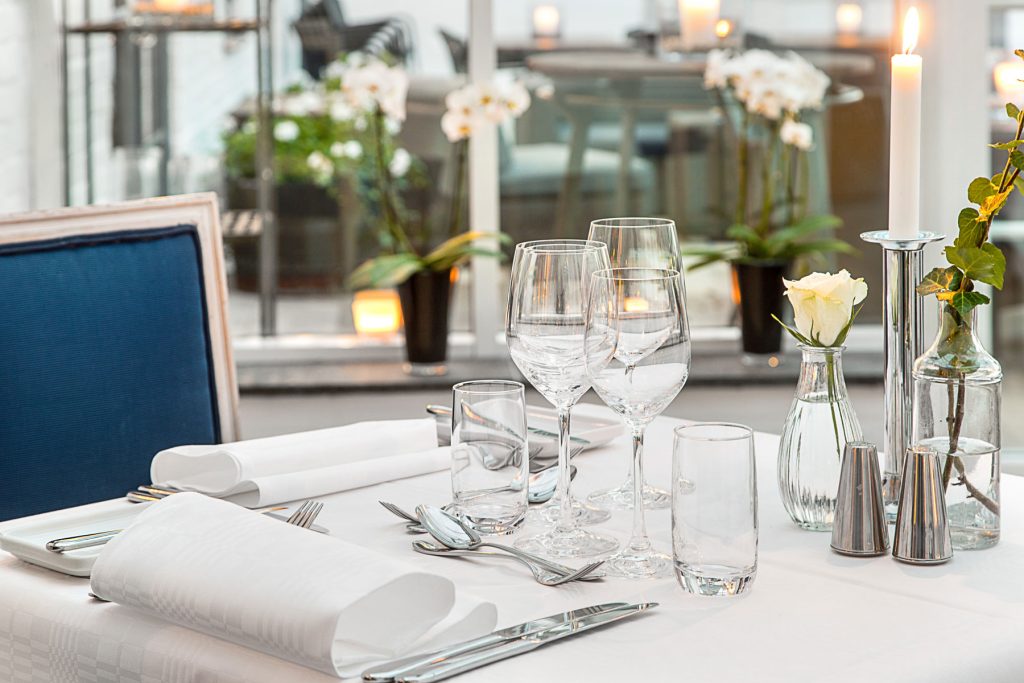 Matsal på restaurang Gässlingen